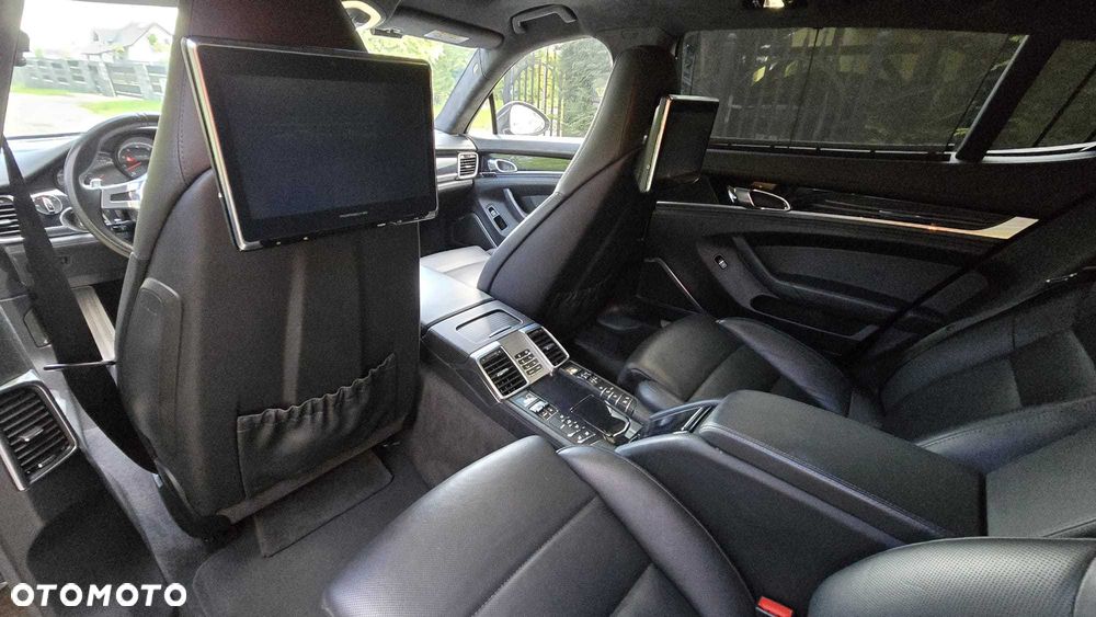 Porsche Panamera - 4