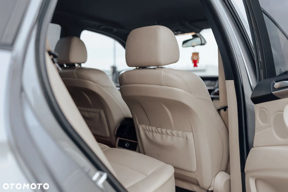 BMW X5 4.8i xDrive - 26