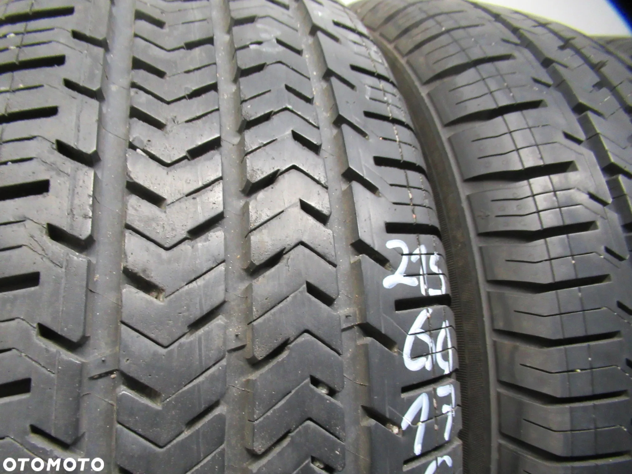 4x Michelin Agilis 215/60/17c  8,3mm - 5