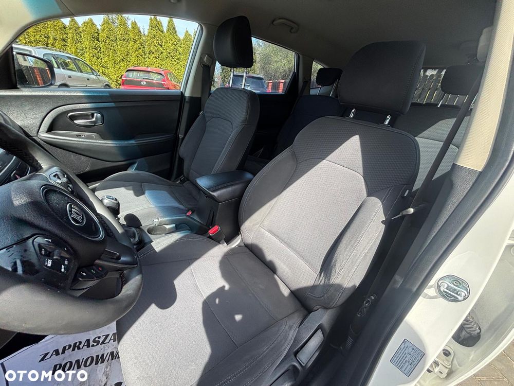 Kia Carens 1.7 CRDi M 7os EU6 - 23