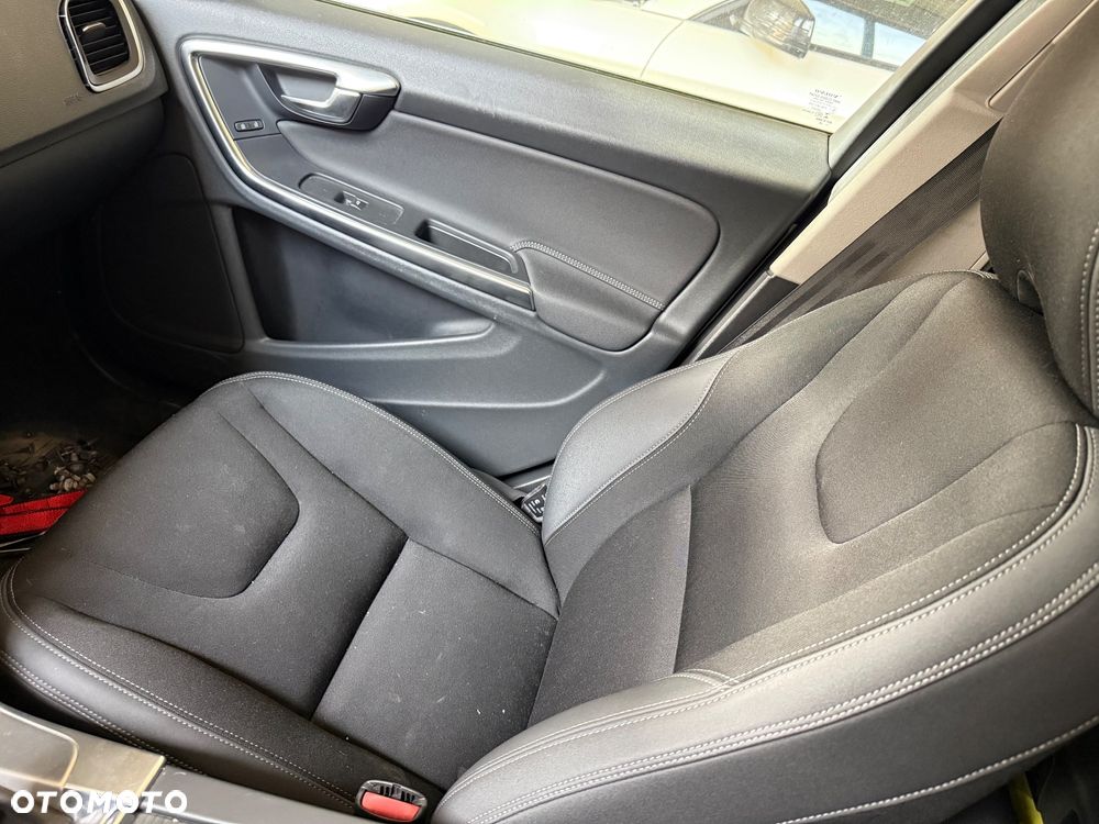 Volvo V60 D3 Base - 12