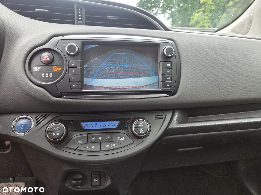 Toyota Yaris Hybrid 100 Sol - 12