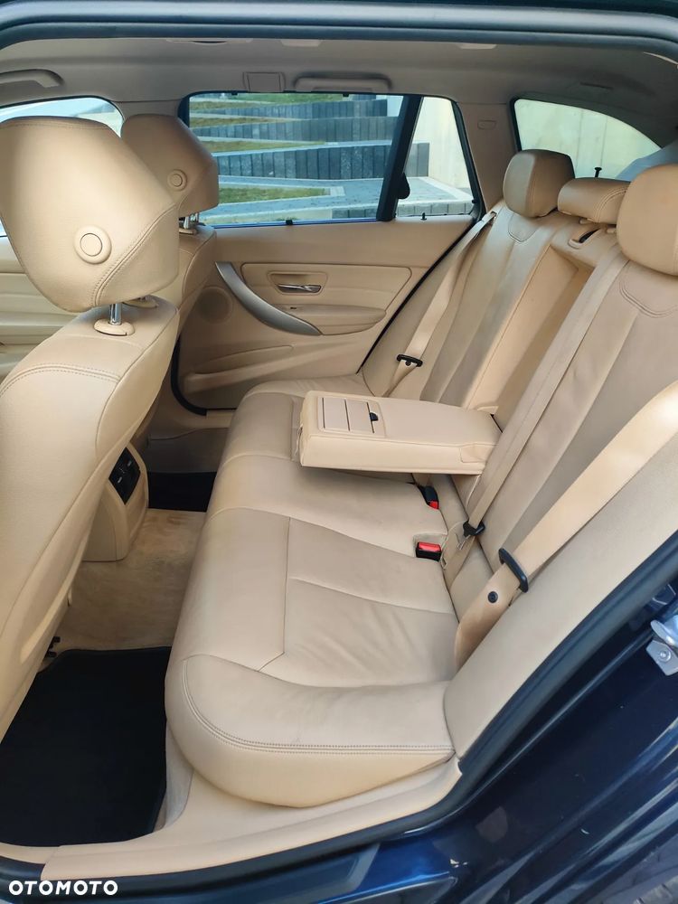 BMW Seria 3 320d Sport-Aut Sport Line - 25