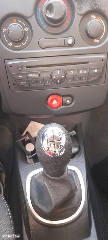 Renault Clio 1.2 16V Confort - 7