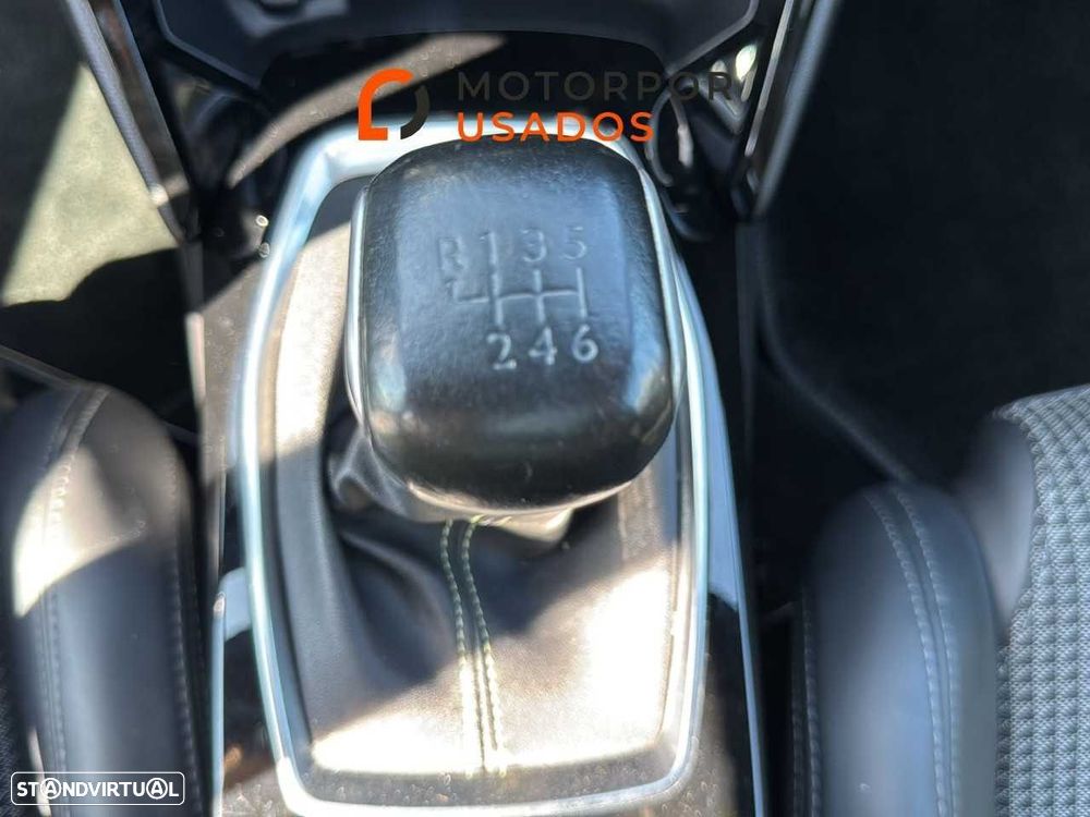 Peugeot 208 - 12