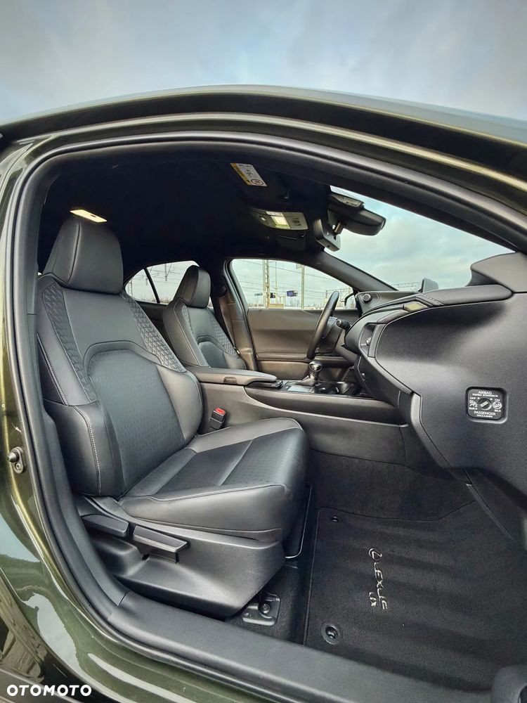 Lexus UX 250h GPF F Impression 2WD - 33