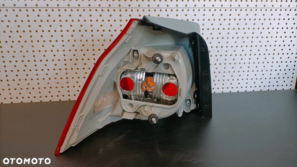 Lampa tylna prawa Volkswagen VW Golf 5 V HB '03-'09 - 3