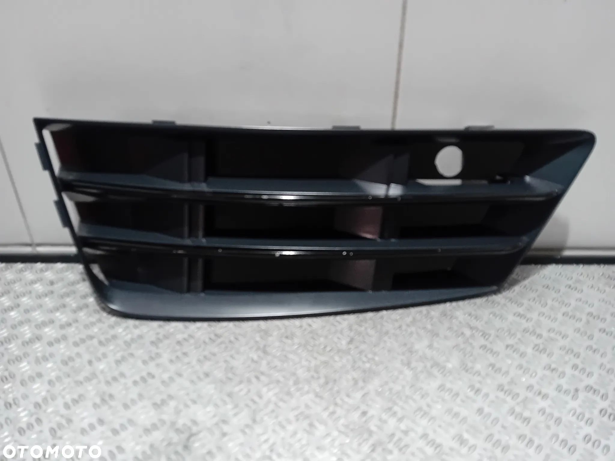 kratka zderzaka lewy przód Audi A4 B9 2017 8W0807681R - 1