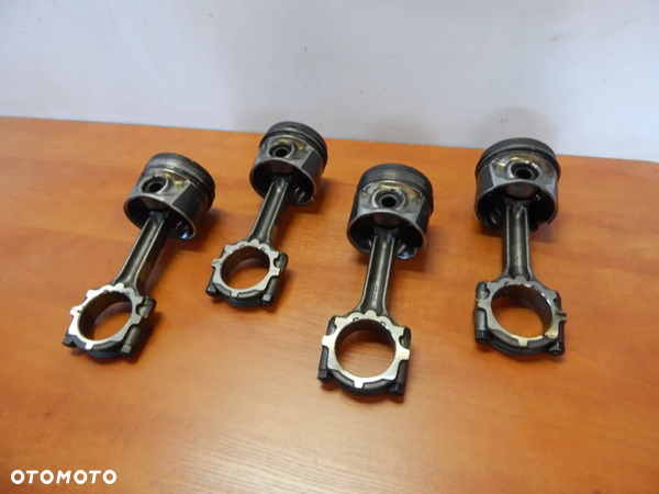 Tłok + korbowód 2.5 dci YD25 Nissan Navara D40 Pathfinder cabstar 05-14 Łuków części