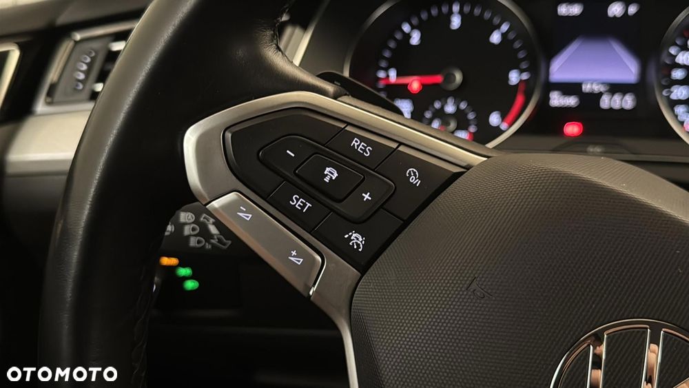 Volkswagen Passat Variant 2.0 TDI SCR Business DSG - 24