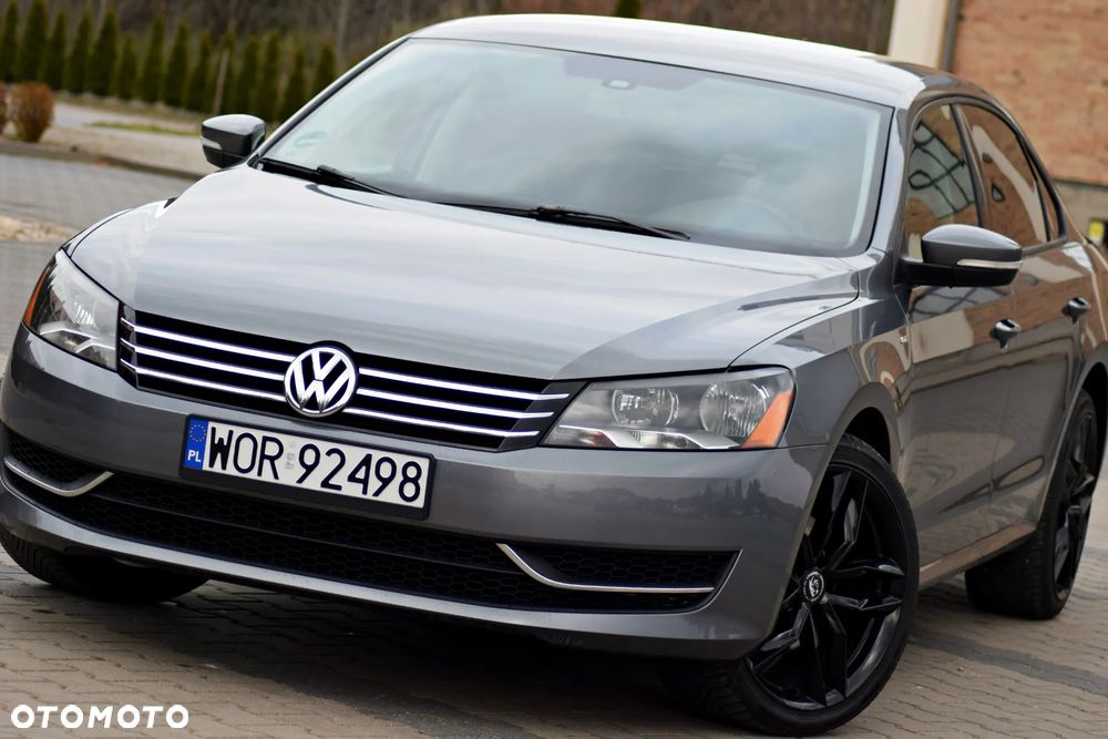 Volkswagen Passat - 1