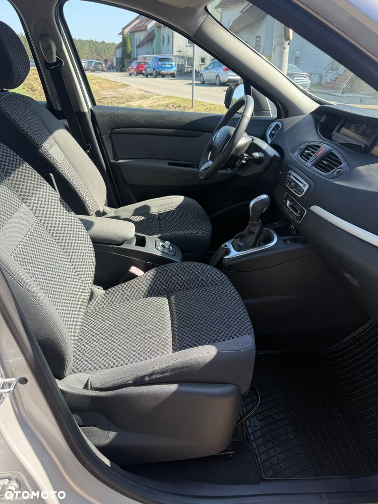 Renault Scenic dCi 110 EDC Paris - 11
