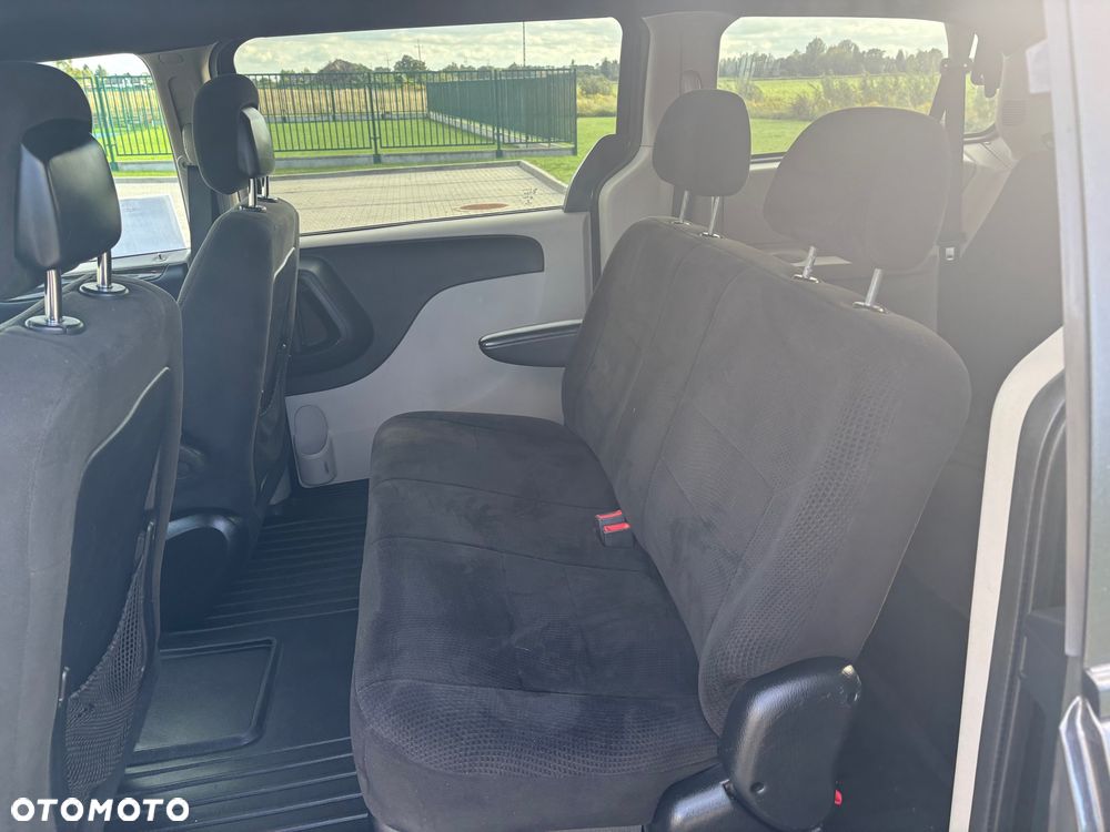 Dodge Grand Caravan - 13