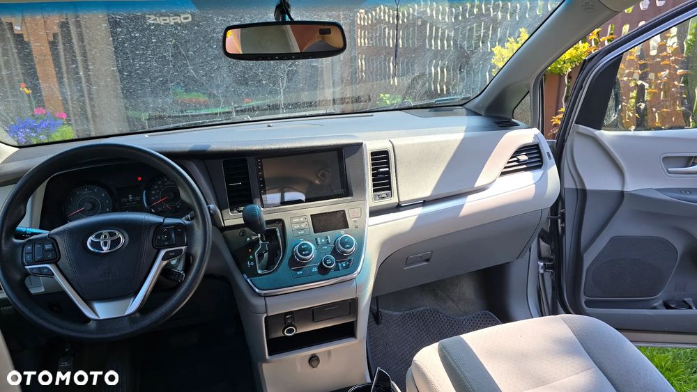 Toyota Sienna - 9