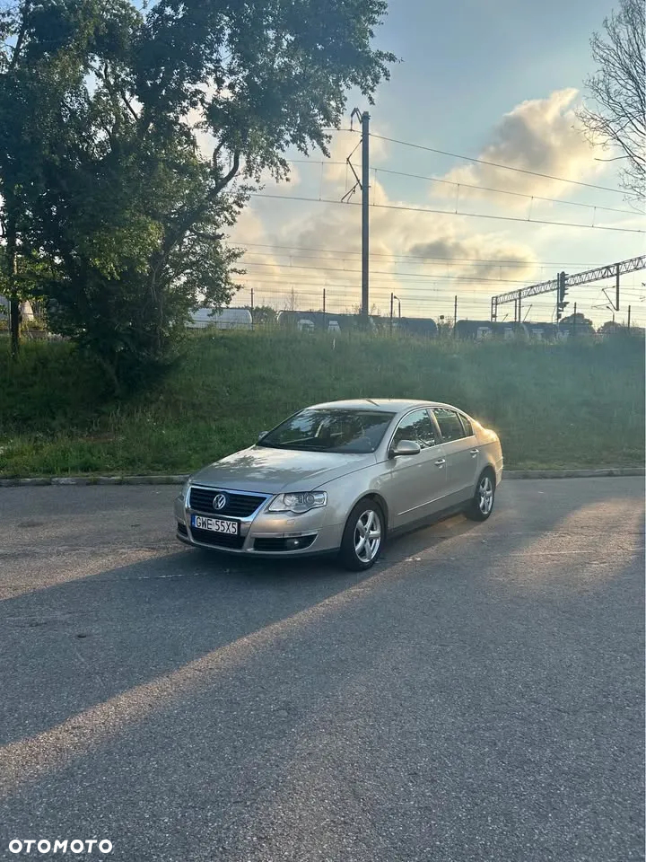 Volkswagen Passat - 2