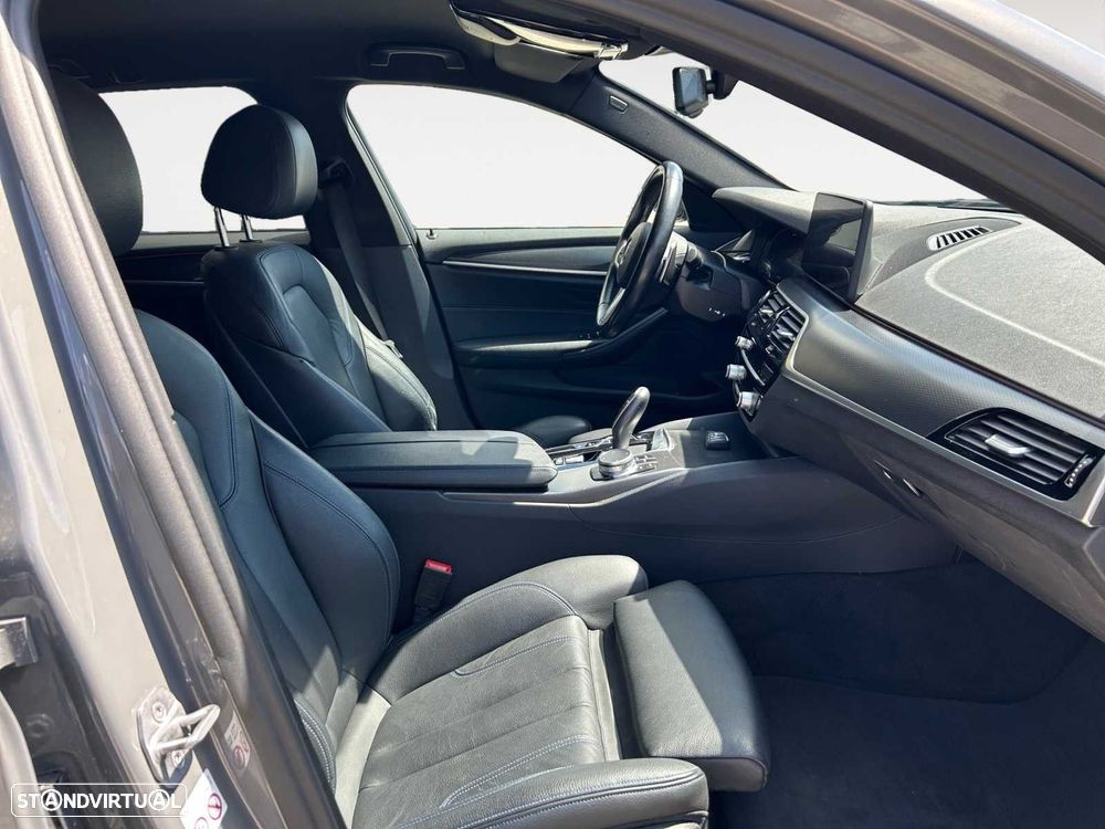 BMW 530 e Pack Desportivo M - 13