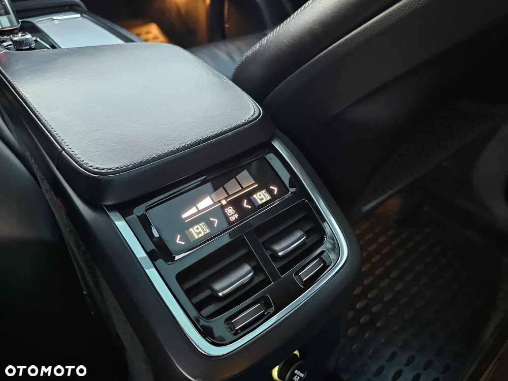 Volvo XC 90 T8 AWD Ultra Bright - 40