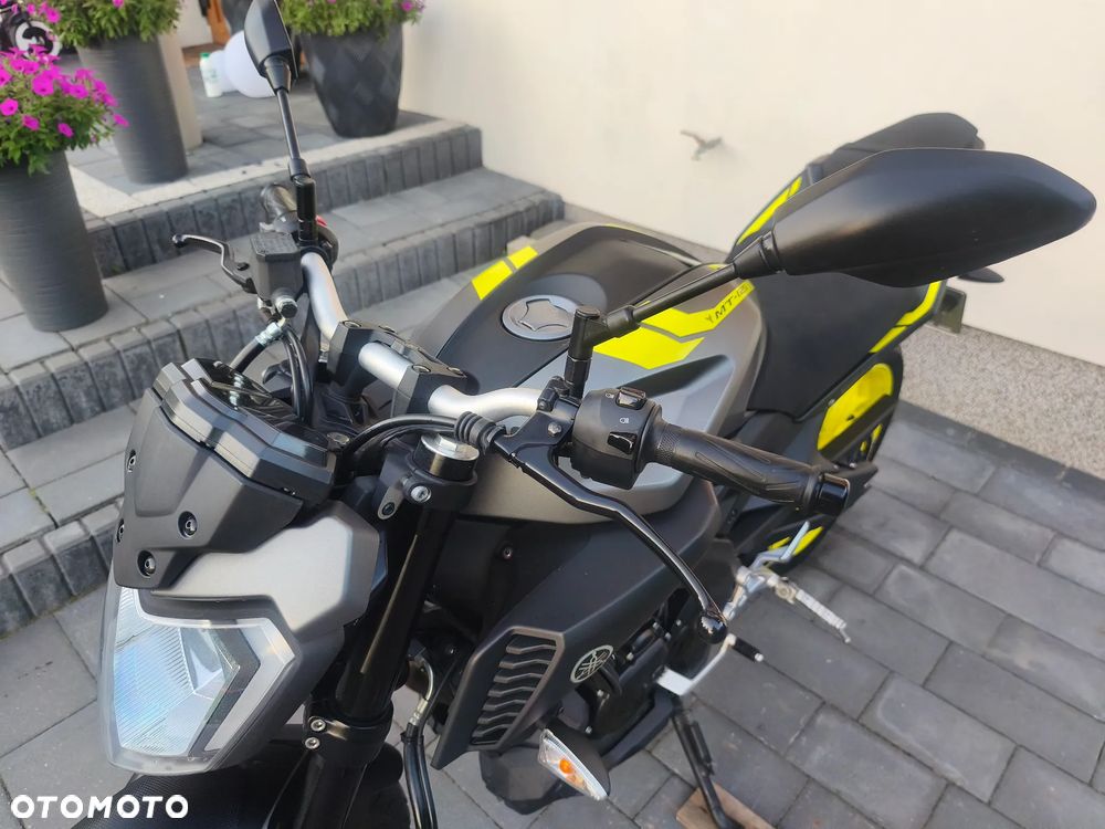 Yamaha MT - 22