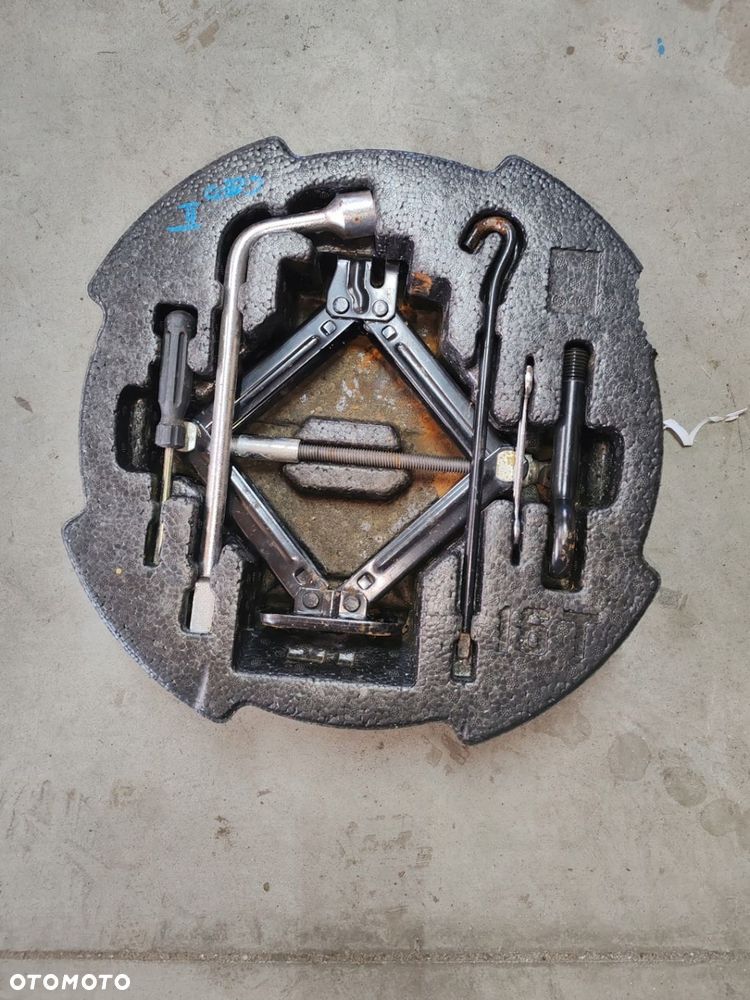 Lewarek podnośnik klucz ucho wkład koła zapasowego Kia Ceed II 12-16