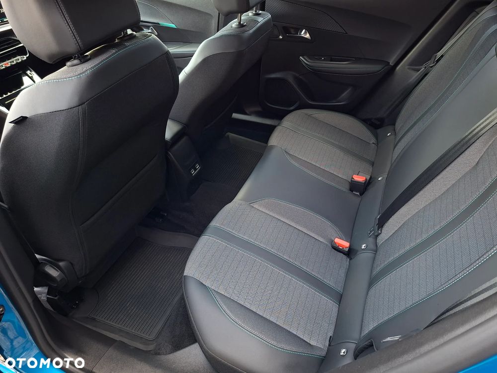 Peugeot 2008 50kWh Allure - 17
