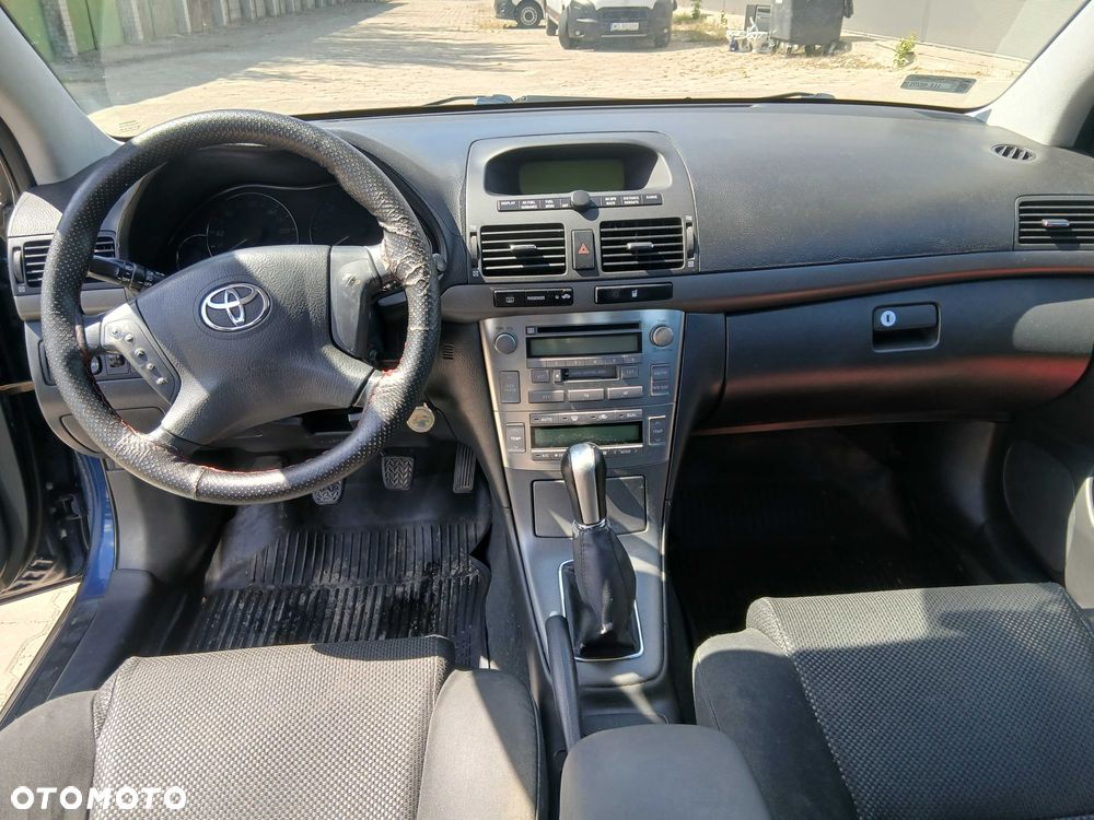 Toyota Avensis - 8