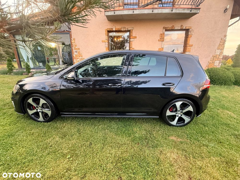 Volkswagen Golf - 6