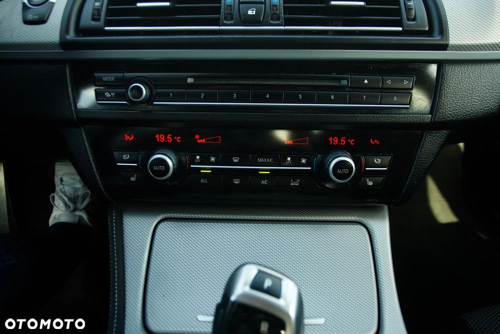 BMW Seria 5 530d Sport-Aut - 33