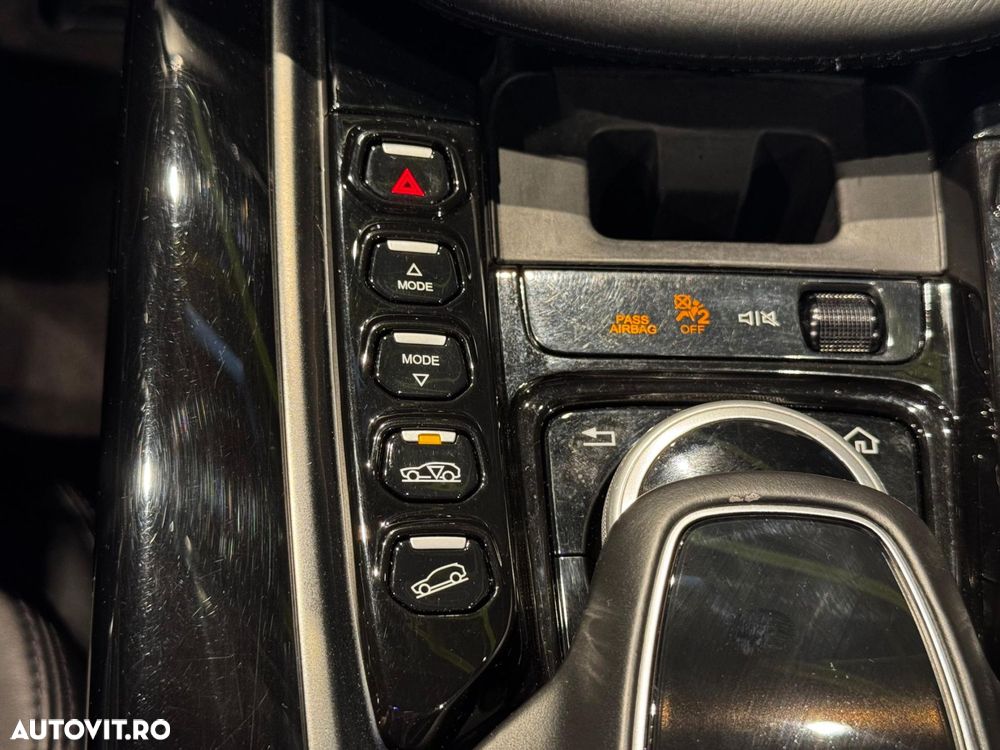 Aston Martin DBX - 24