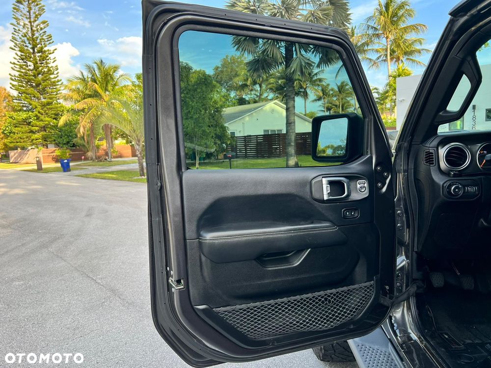 Jeep Wrangler - 16