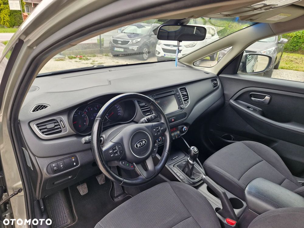 Kia Carens - 12