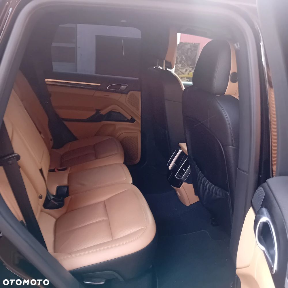 Porsche Cayenne - 6