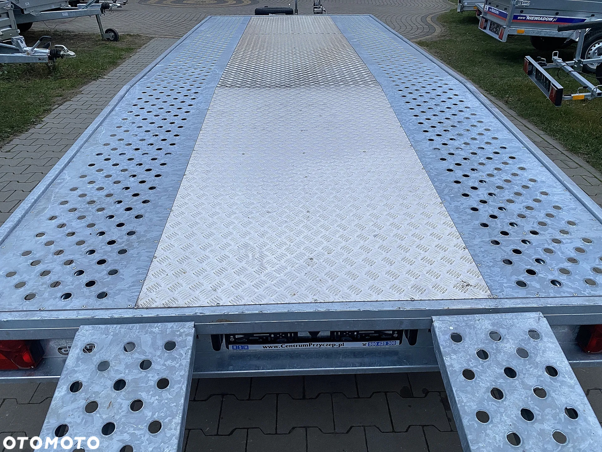 GEWE Laweta samochodowa GEWE 5,6m x 2,1m 3-osiowa DMC: 3500 kg - 8