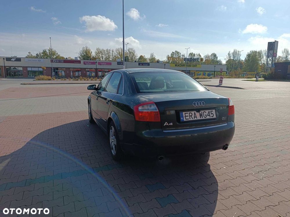 Audi A4 Limousine - 4