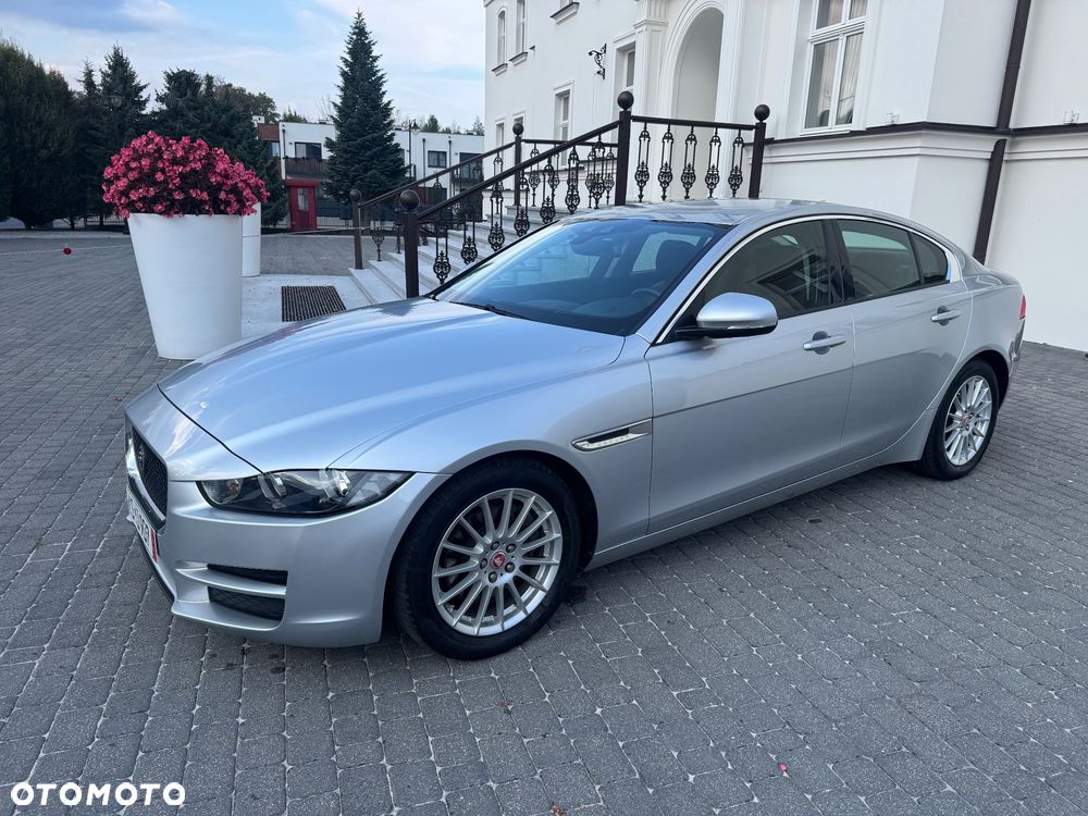 Jaguar XE 20d Portfolio - 15