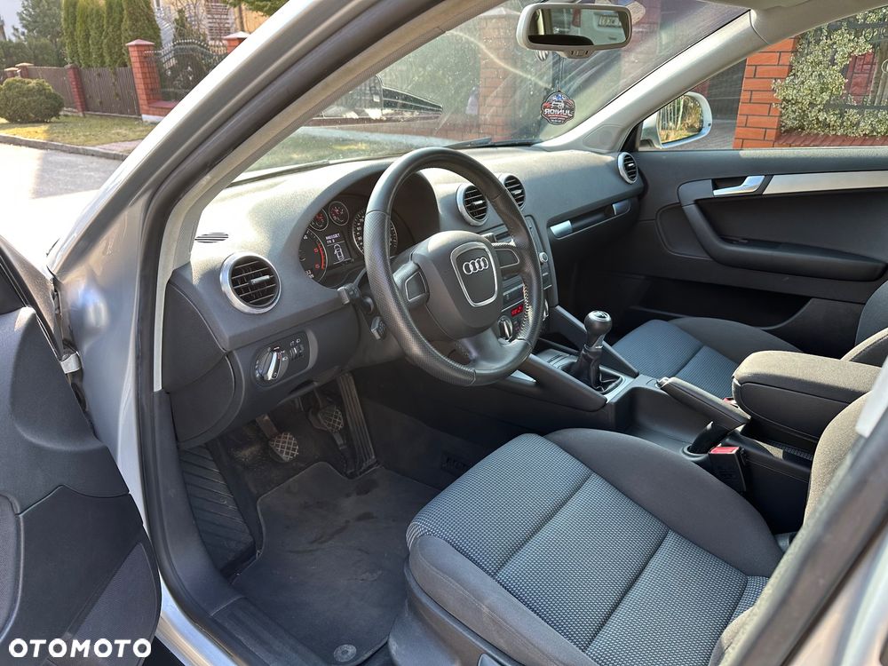 Audi A3 Sportback 1.6 TDI DPF S line Sportpaket - 13