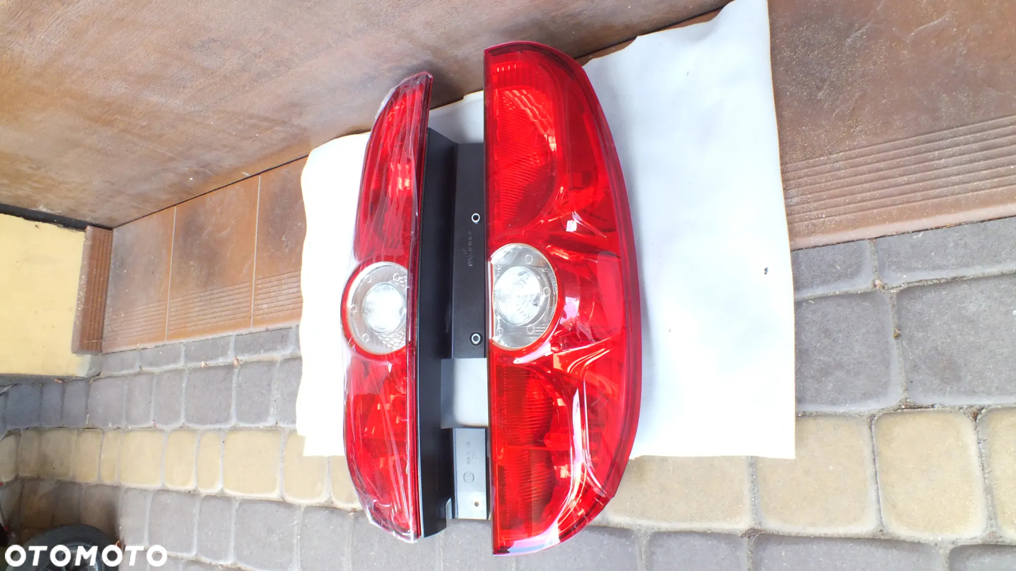 Lampa tylna prawa Fiat Doblo II - 4