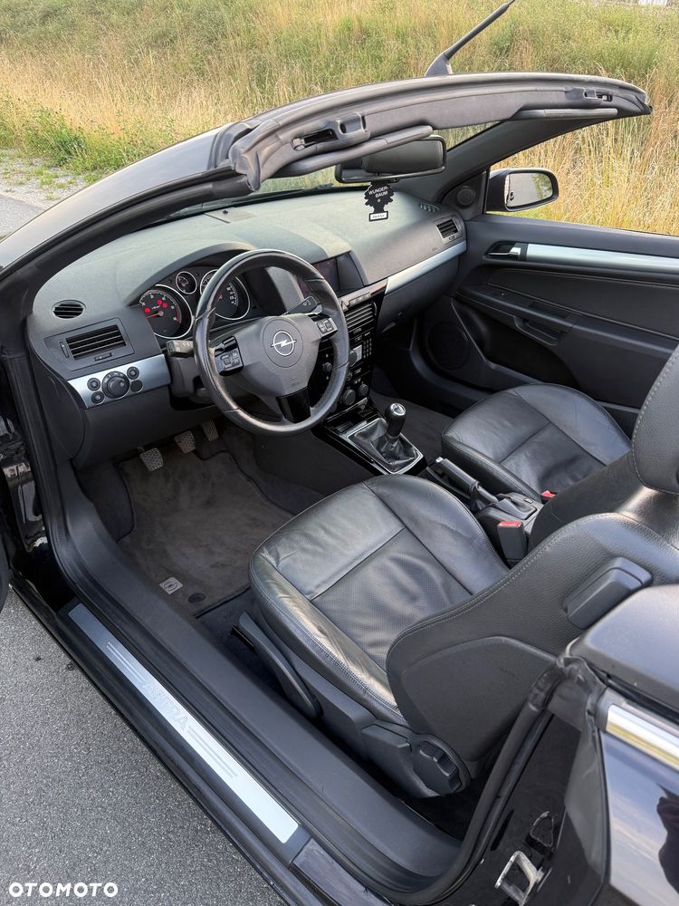 Opel Astra 1.9 CDTI DPF NAVI - 11
