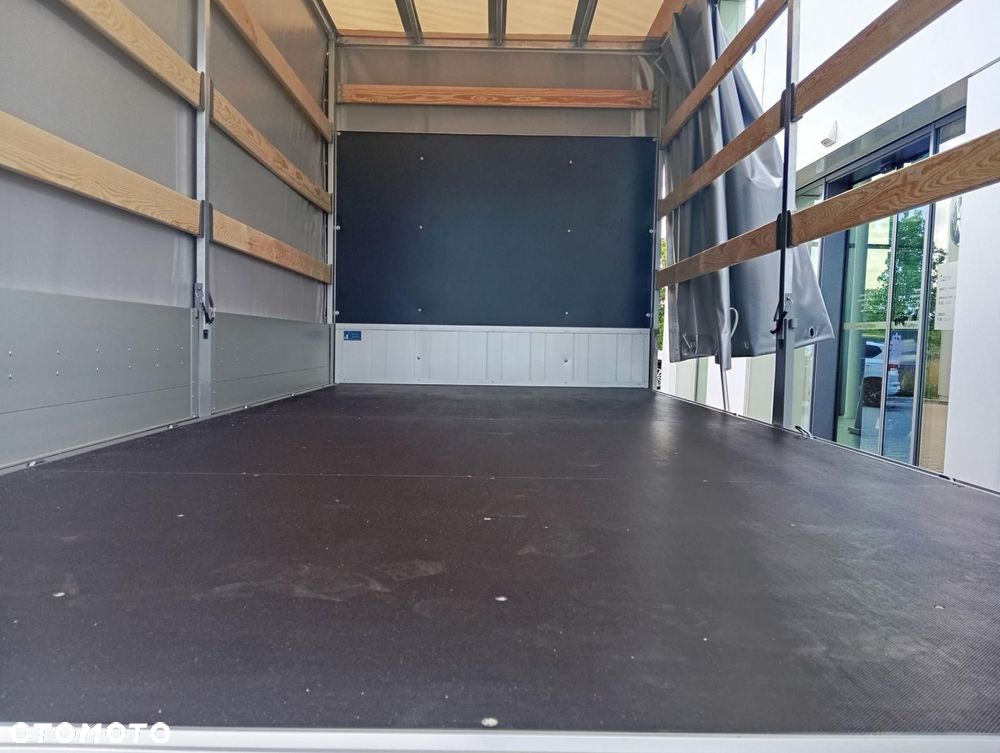 Volkswagen Crafter - 11