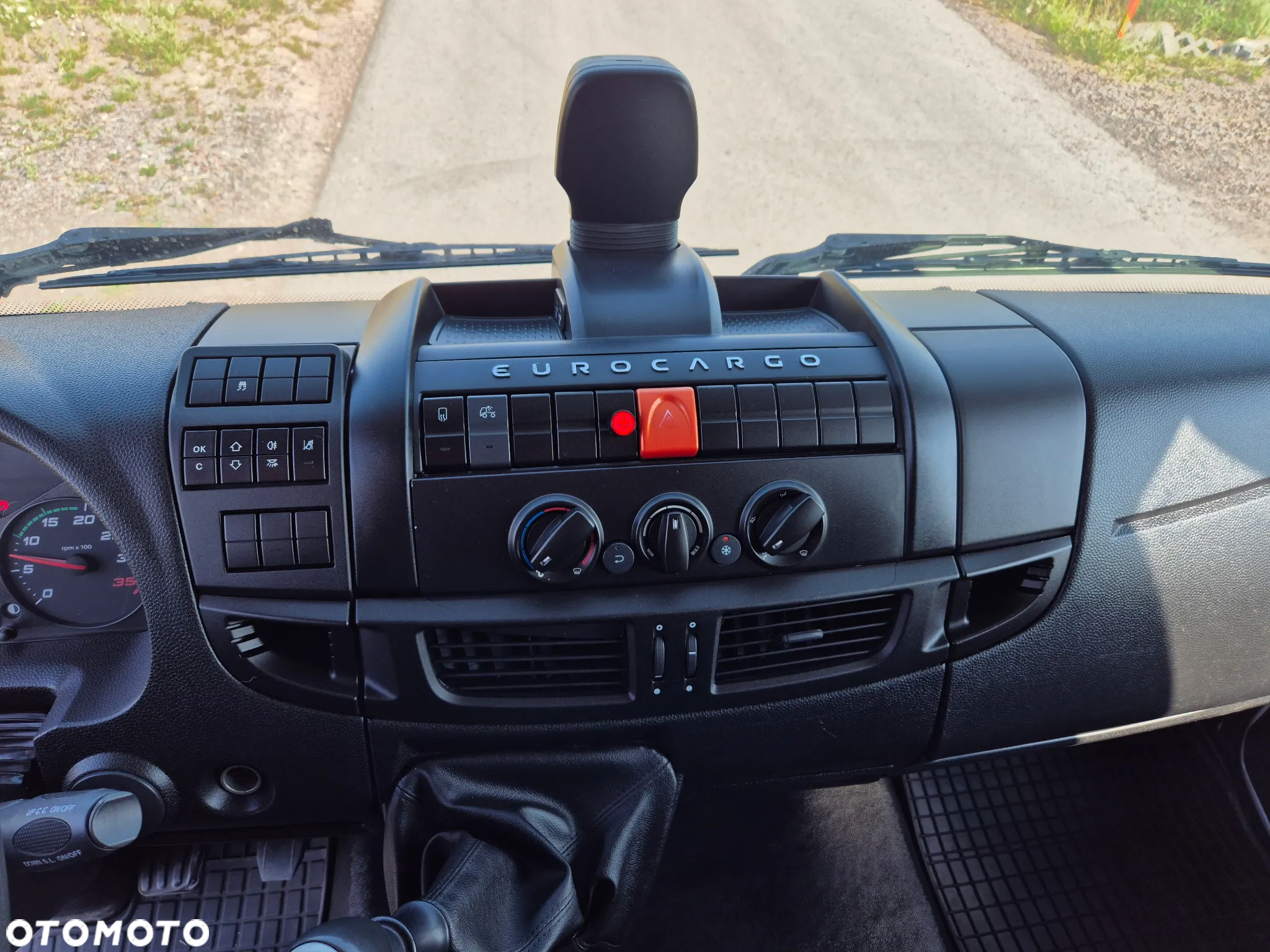 Iveco EUROCARGO 120-190L LIFT EURO6 CHŁODNIA CARRIER XARIOS 600MT - 32