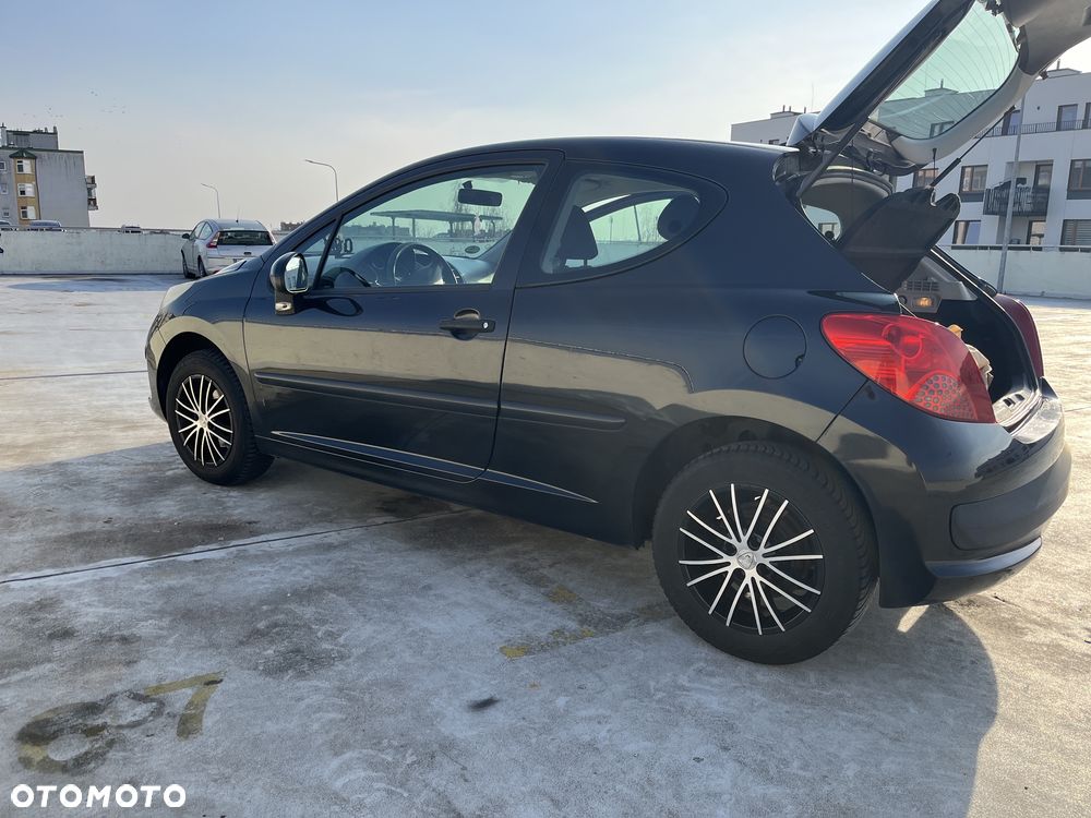 Peugeot 207 - 8