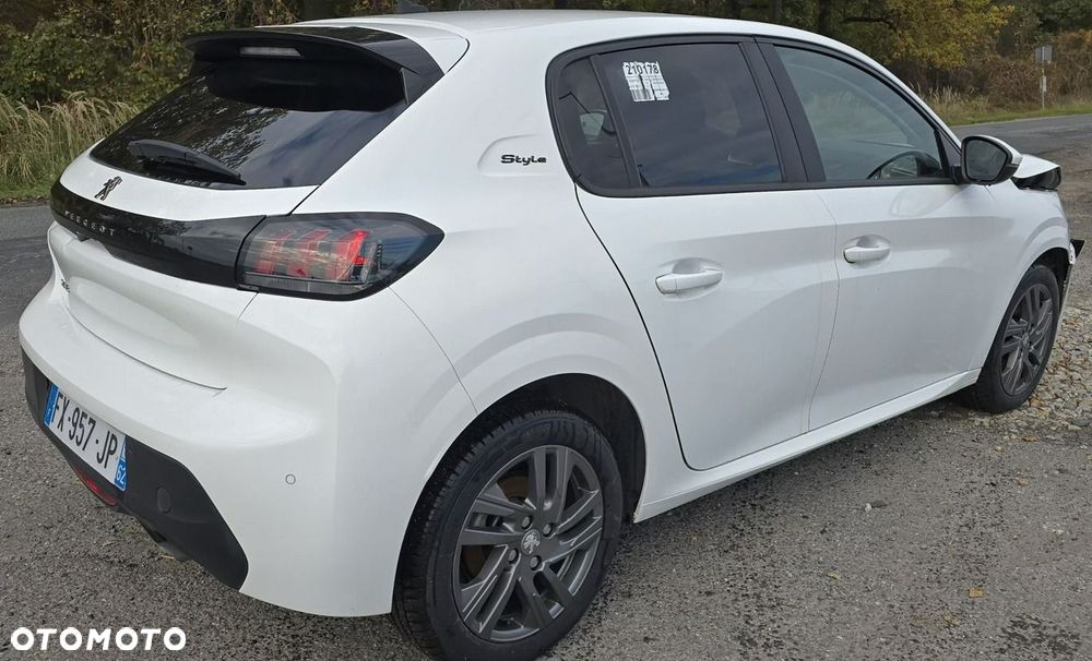 Peugeot 208 - 10