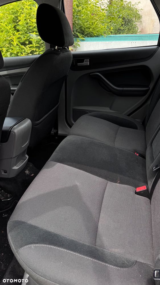 Ford Focus 1.8 Ghia - 10