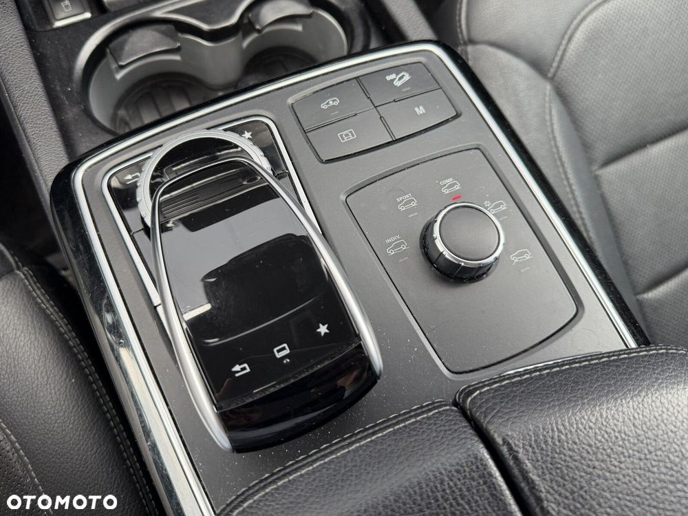 Mercedes-Benz GLS - 36