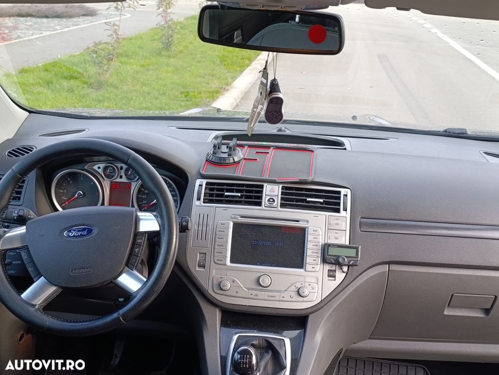 Ford Kuga 2.0 TDCi 4WD Titanium - 4