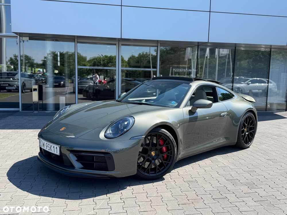 Porsche 911 Carrera 4 GTS - 2