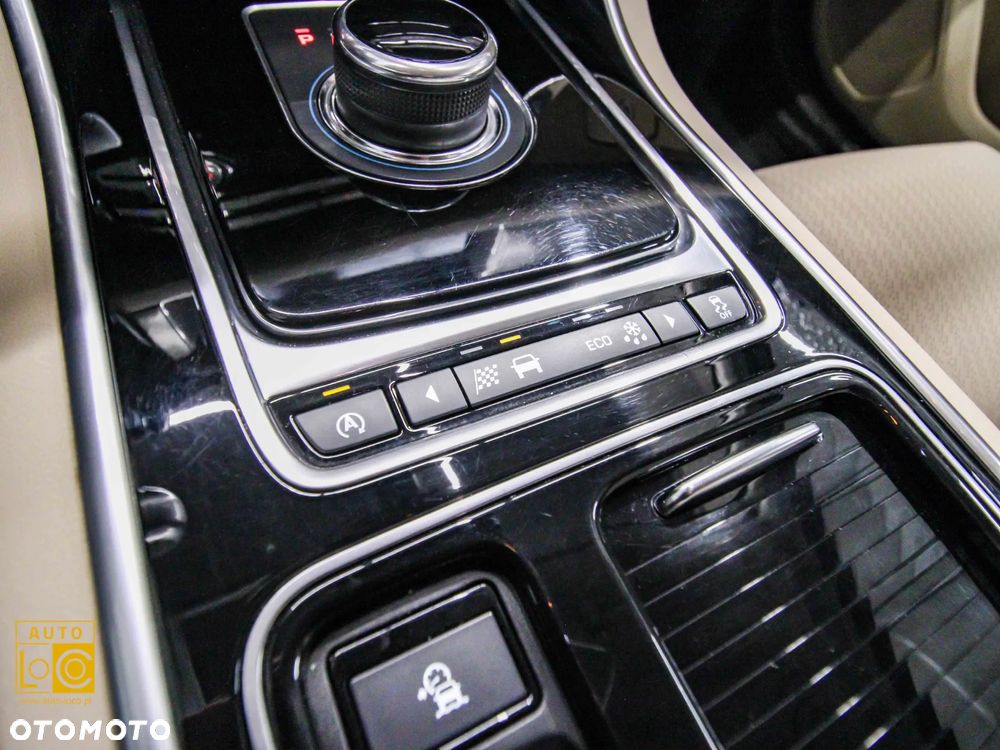 Jaguar XF E-Performance Portfolio - 29