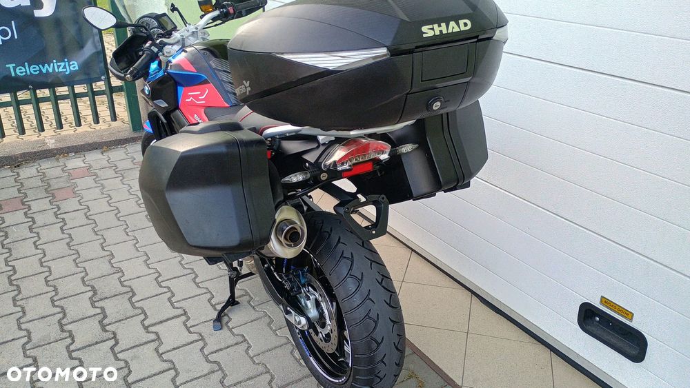 BMW F - 18