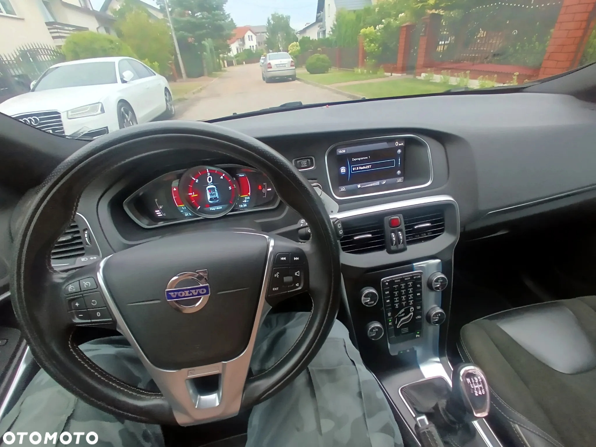 Volvo V40 D2 R-Design - 9