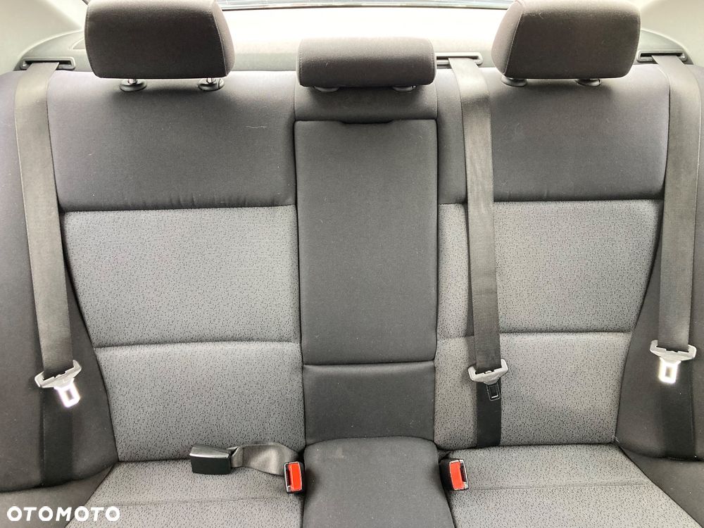 BMW Seria 3 325i - 23