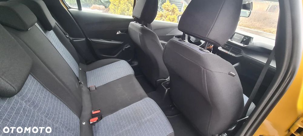 Peugeot 208 - 15